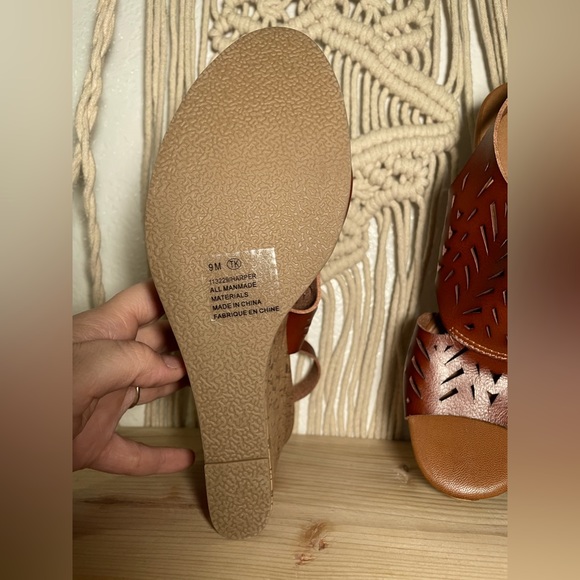 Maurice’s size 9 wedges - Picture 3 of 4